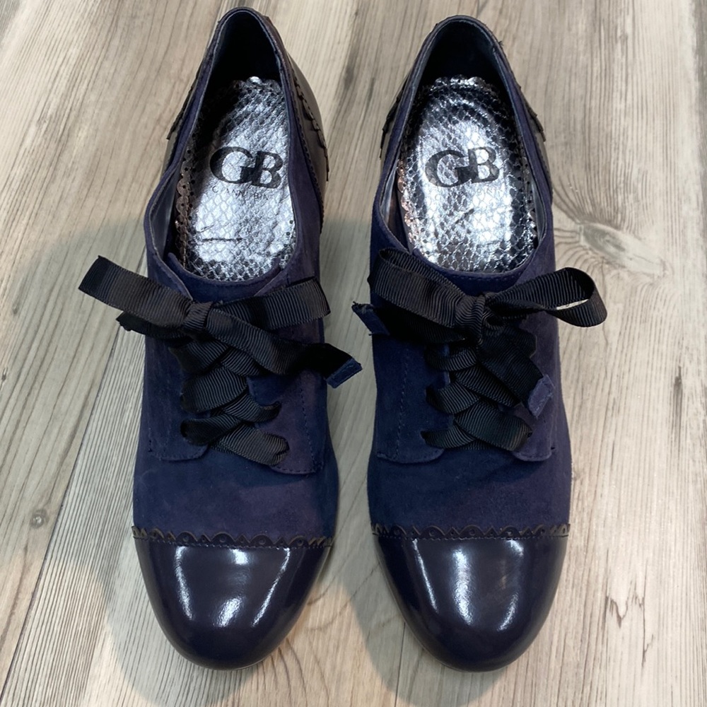 Gianni Bini Navy suede w/ patent leather booties!